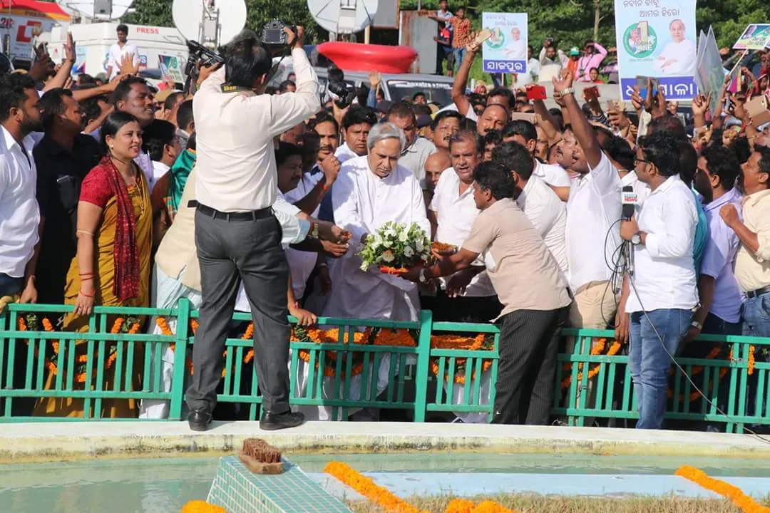  Odisha CM gets warm welcome for winning Outlook award
