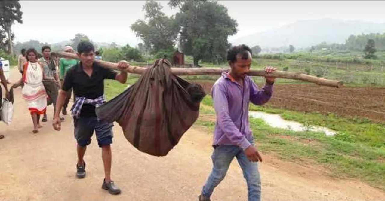  Pregnant woman carried in sling in Odisha, delivers stillborn