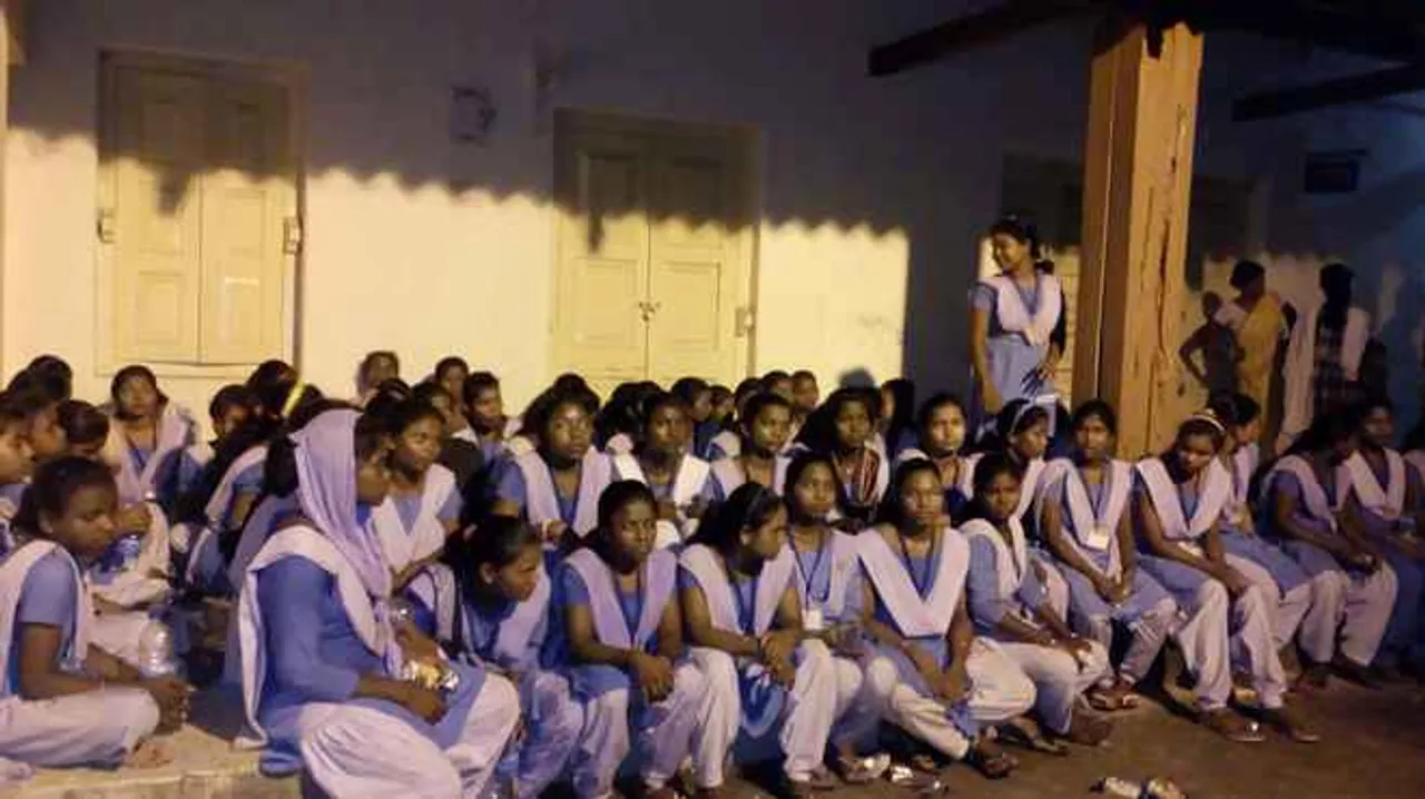  School girls walk 15 km to meet sub-collector for grievance in Odisha
