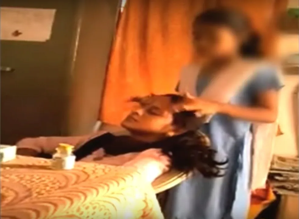  Shocking: Odisha teacher makes students do head massage!