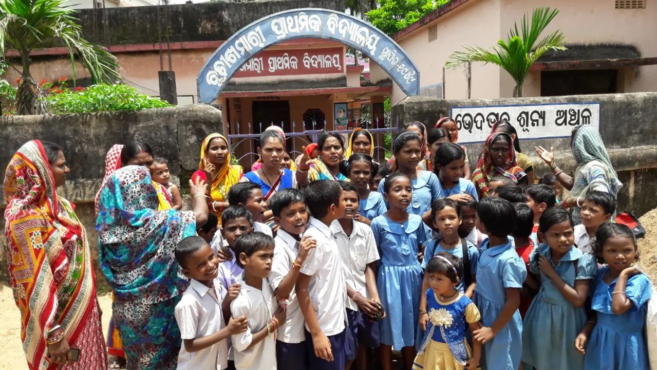  Odisha teacher sprinkles cow dung water on her post touching dalit students