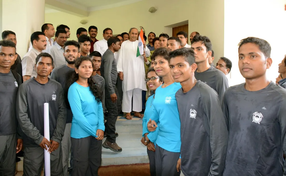  Odisha CM flags off Himalayan expedition team