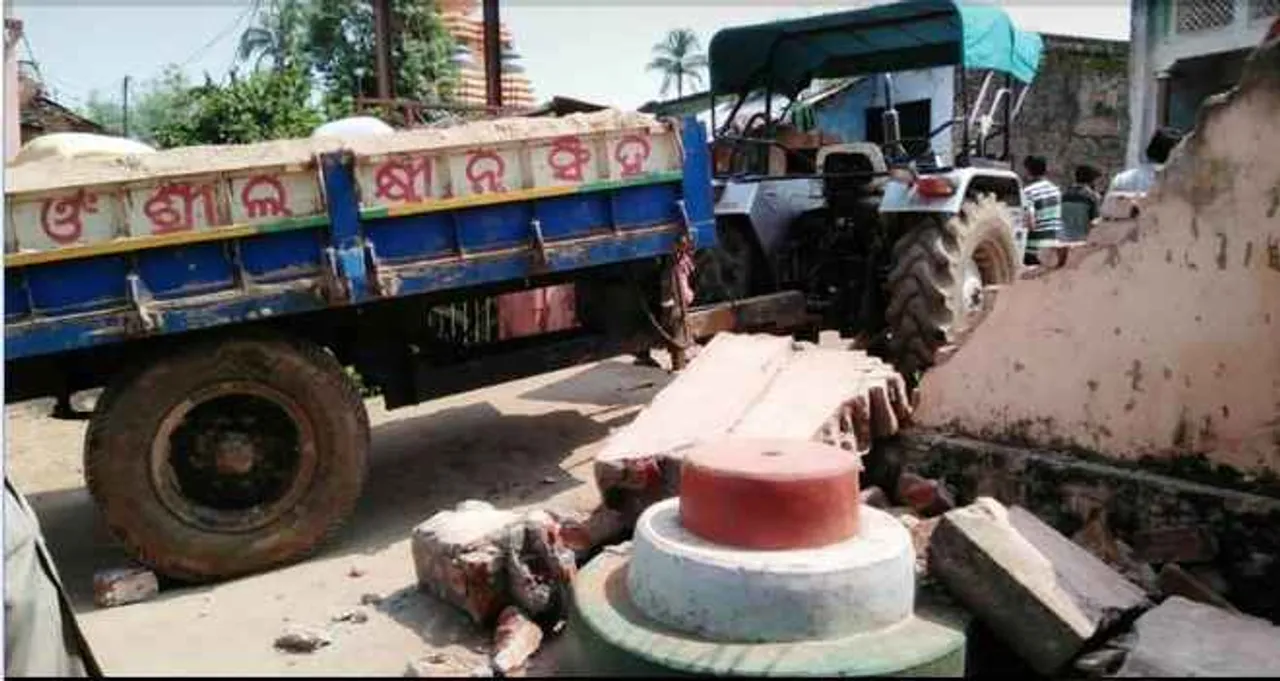  Odisha student dies as school gate crumbles being hit by tractor