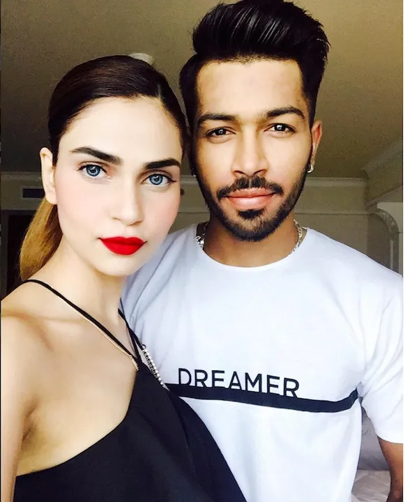  Pic of Hardik Pandya with his girlfriend is breaking the internet!
