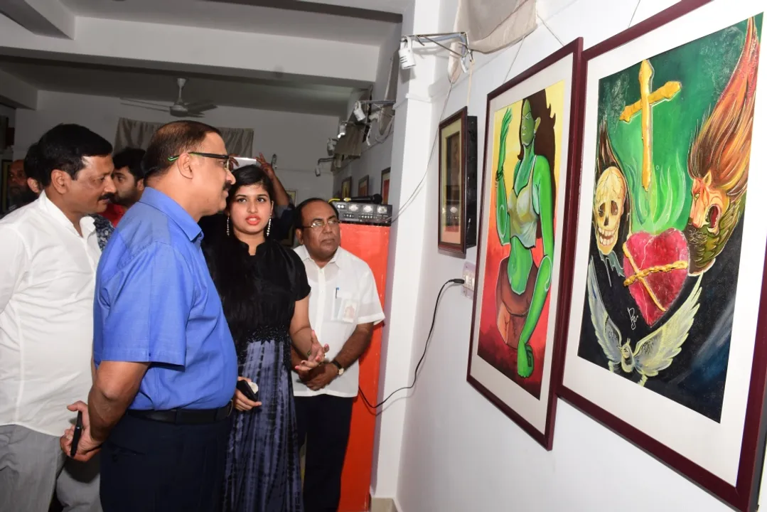  Teenager's solo art exhibition in Odisha capital