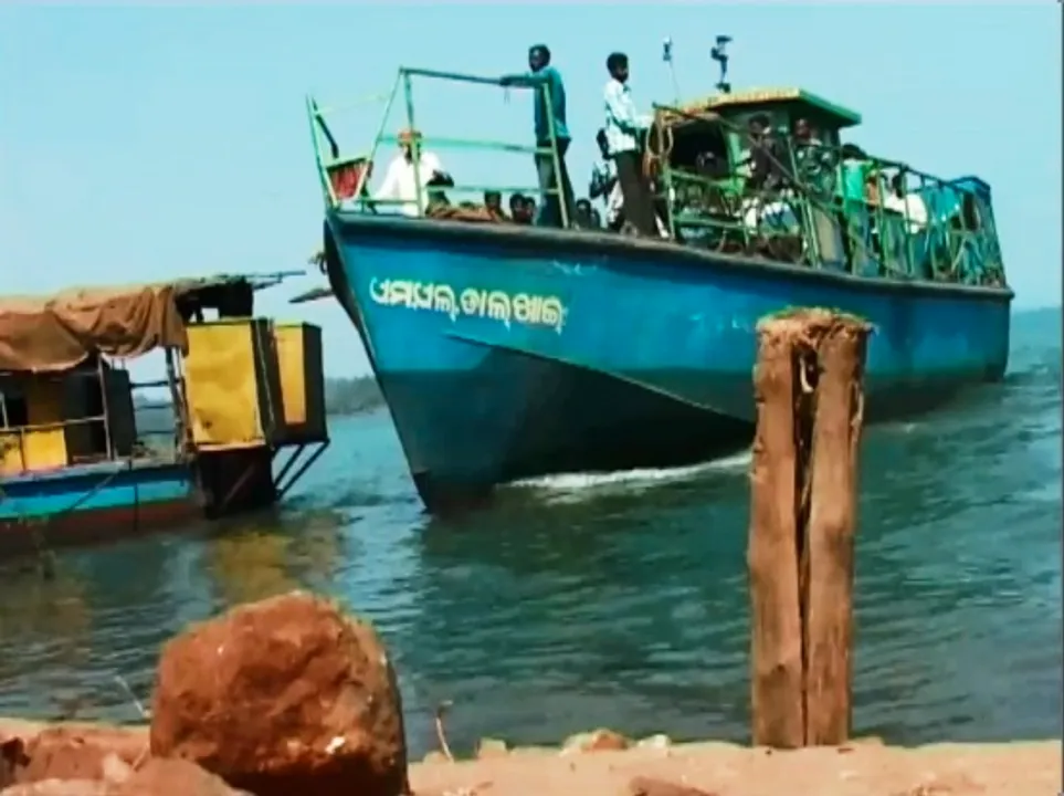  Maoists loot ration for security forces in Odisha's Malkangiri