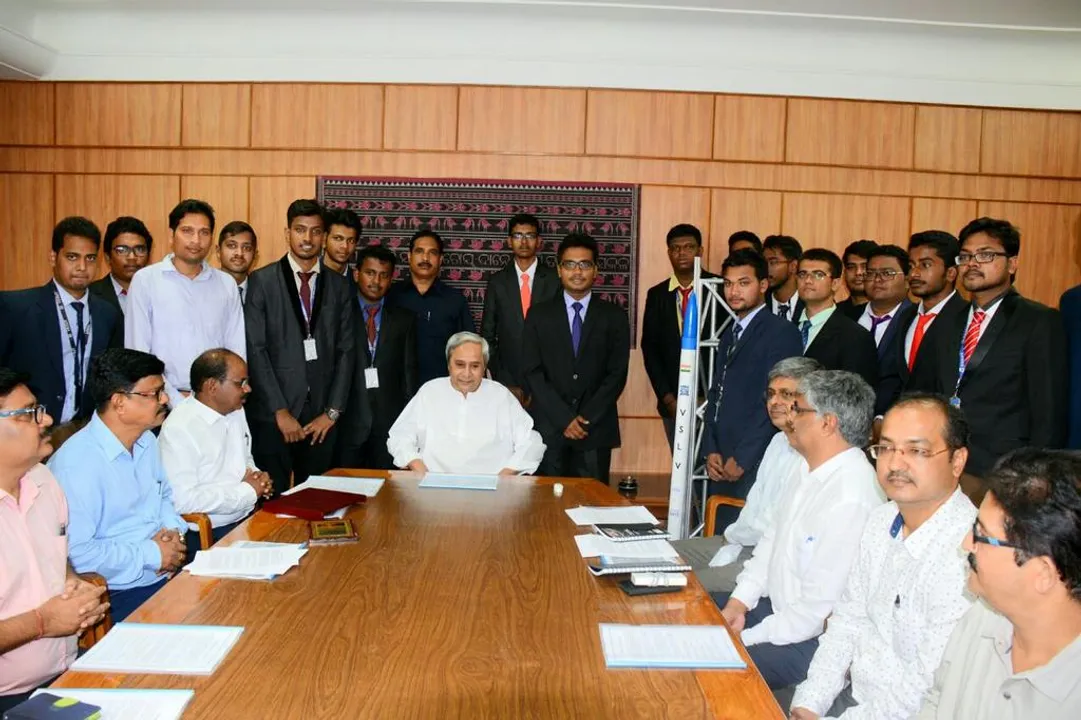  Odisha CM felicitates VSSUTians for winning innovation award