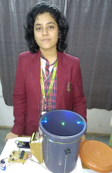  Prisita with her innovative design
Picture courtesy: Facebook/ Acyuta Samanta 