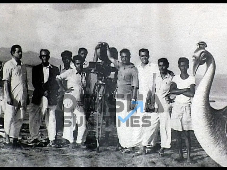 A rare picture during the shooting of the song, Aji Kartika Punei Dina Re Majhi Kata Mari, from the movie Shree Shree Mahalaxmi Puja 