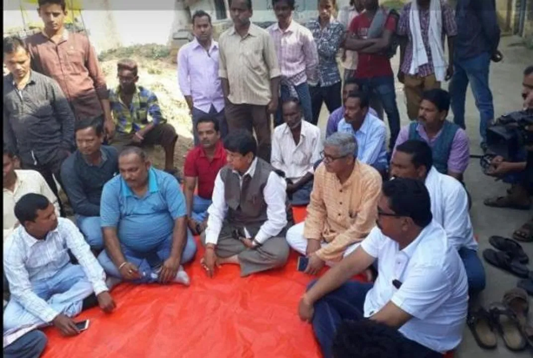  Odisha farmers' body NKS meets deceased Brunda Sahu's kin in Bargarh