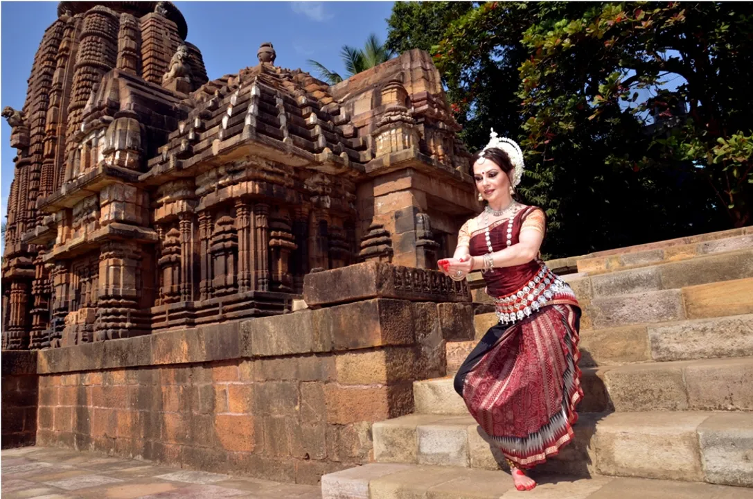  Meet the American in love with graceful Mahari style of Odissi