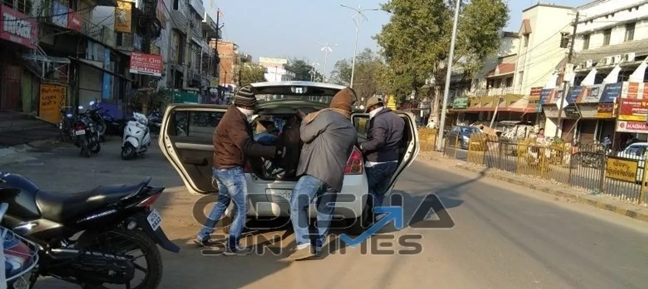  Robbery at finance firm in Odisha captured on camera