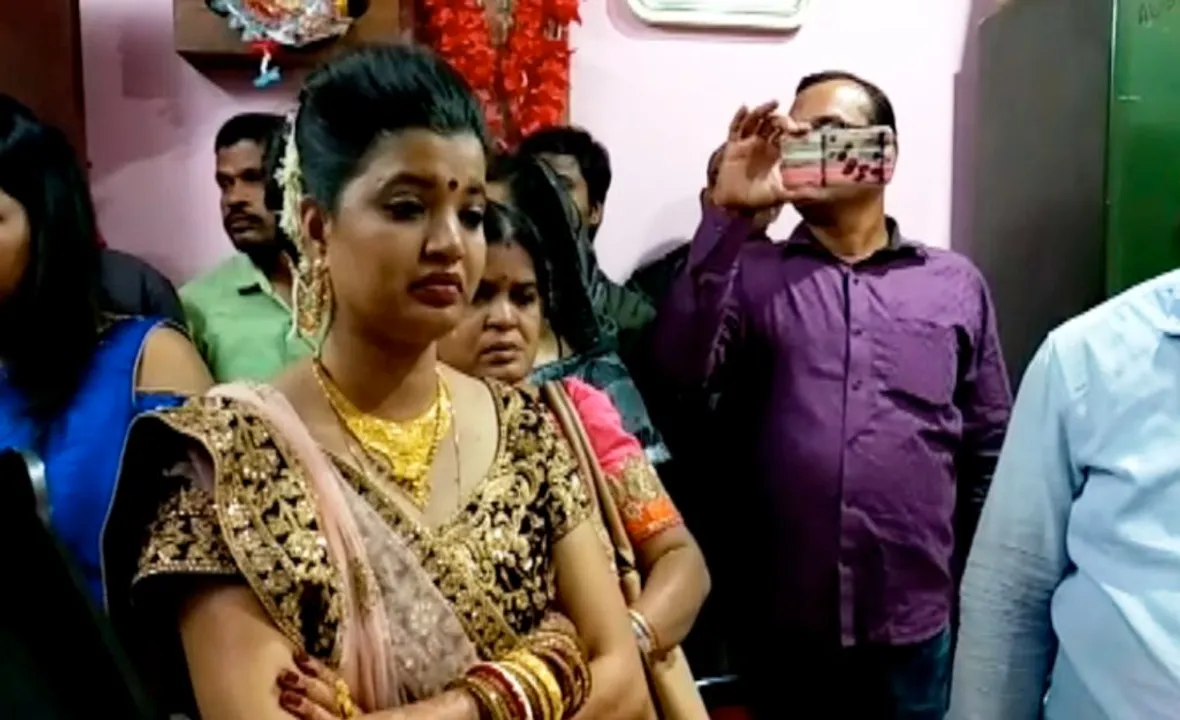  Bride lodges FIR against groom on wedding day in Odisha. Here's why
