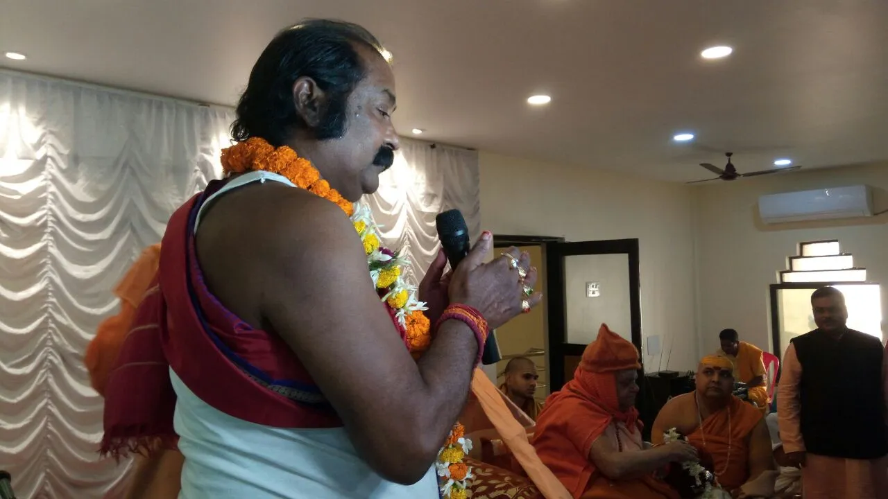  ‘Kansa’ takes holy dip in sea in Odisha’s Puri, seeks forgiveness from Lord