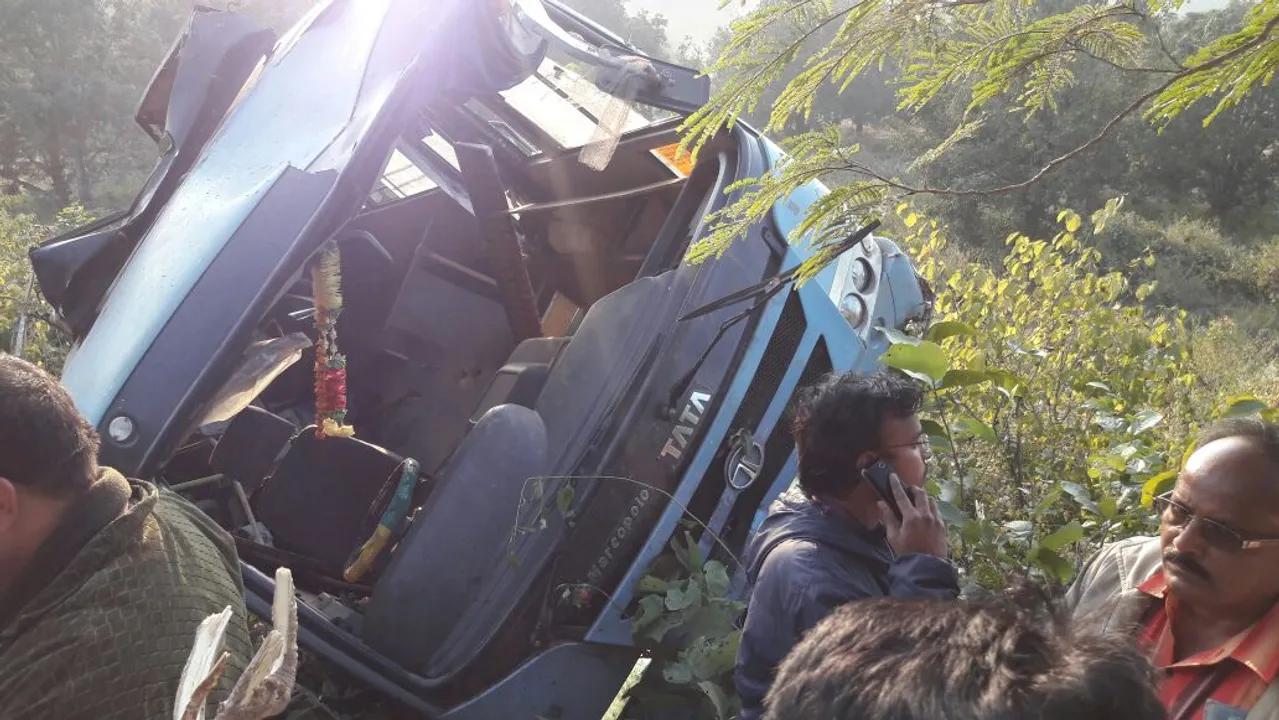  One killed, over 20 injured as bus overturns at ghat in Odisha's Phulbani