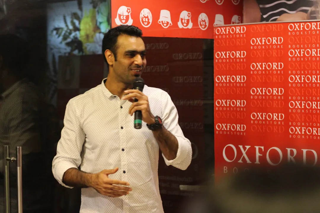  Romance writer Ravinder Singh relives his Burla memories with fans in Odisha capital