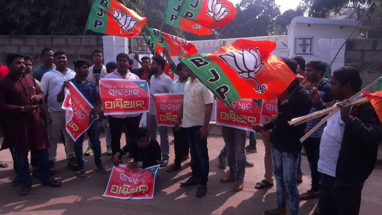  BJP workers barge into res of Odisha CM's private secy, hurl cow dung