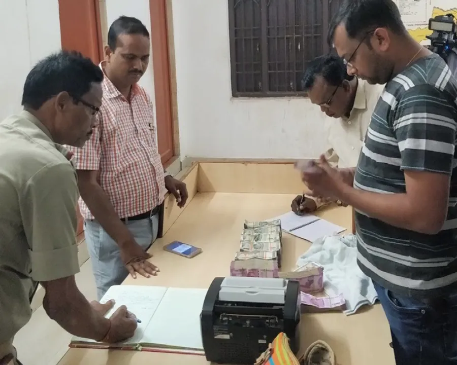  Odisha police arrest two after seizure of Rs 40 lakh in bypoll-bound Bijepur