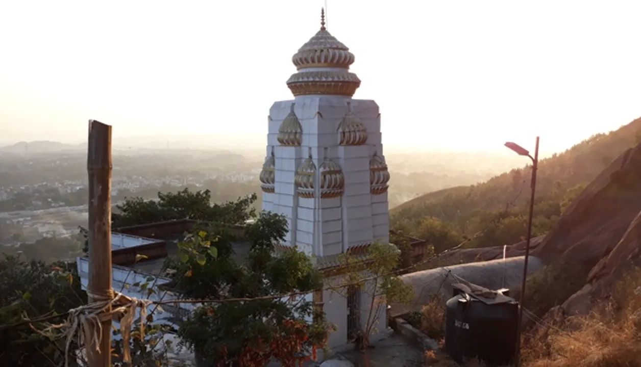  Did you know there exist a replica of Vaishno Devi temple in Odisha!