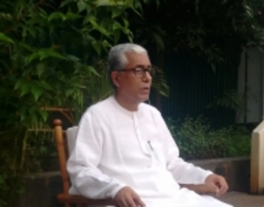  Manik Sarkar quits as Tripura CM