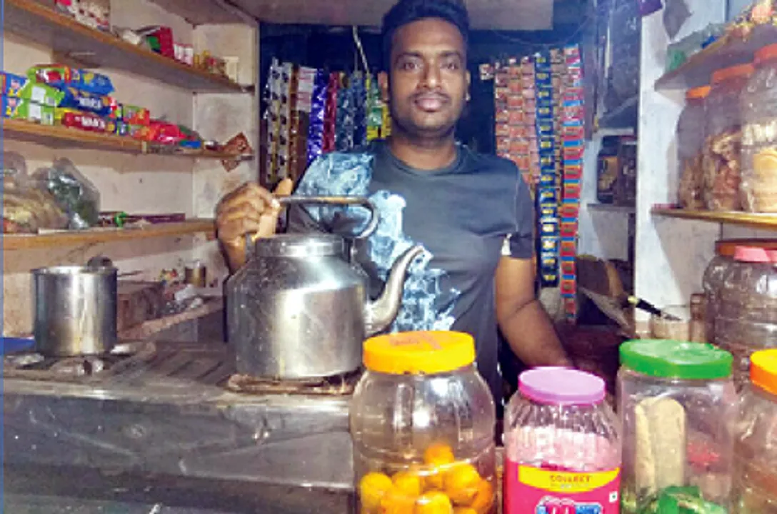  Shocking! National champion para-athlete sells tea in Odisha