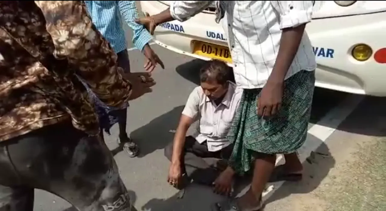  Bus conductor thrashed for misbehaving with college girl in Odisha