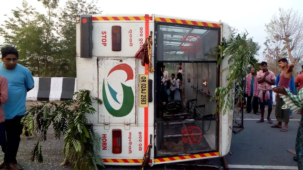  Picnic bus overturns in Odisha's Ganjam, over 20 injured