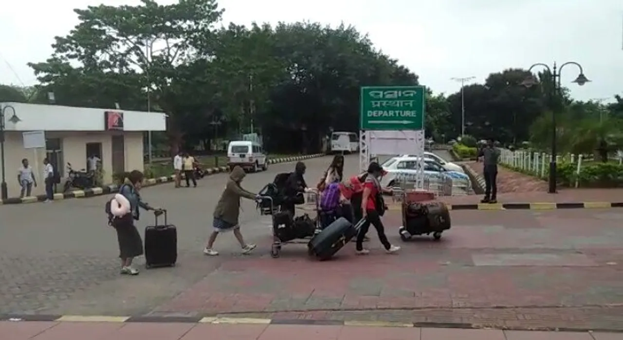  High-profile sex racket: Eight Thai girls leave Odisha