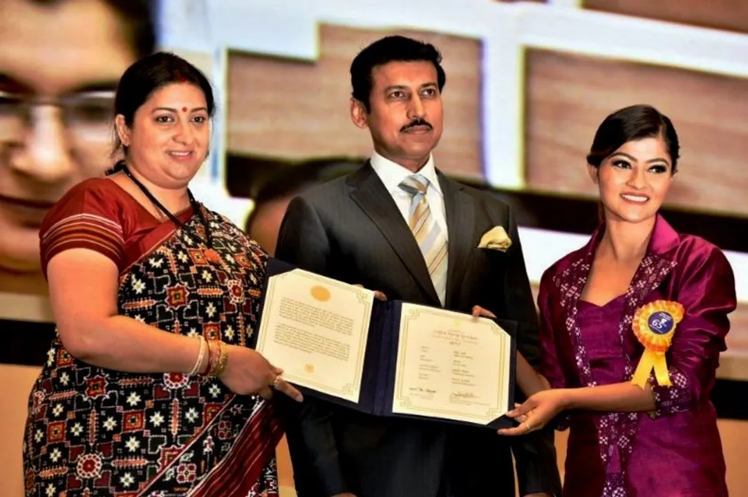  Prakruti Mishra receiving National Award for Hello Arsi. 