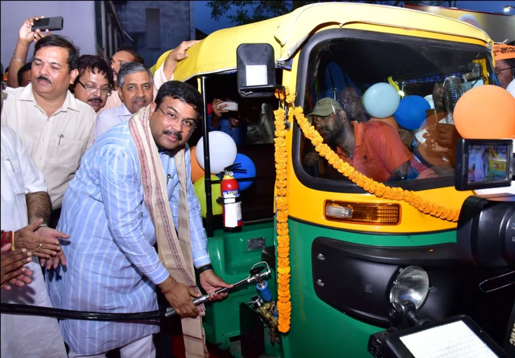  PNG Minister Dharmendra Pradhan inaugurates CNG stations in Odisha