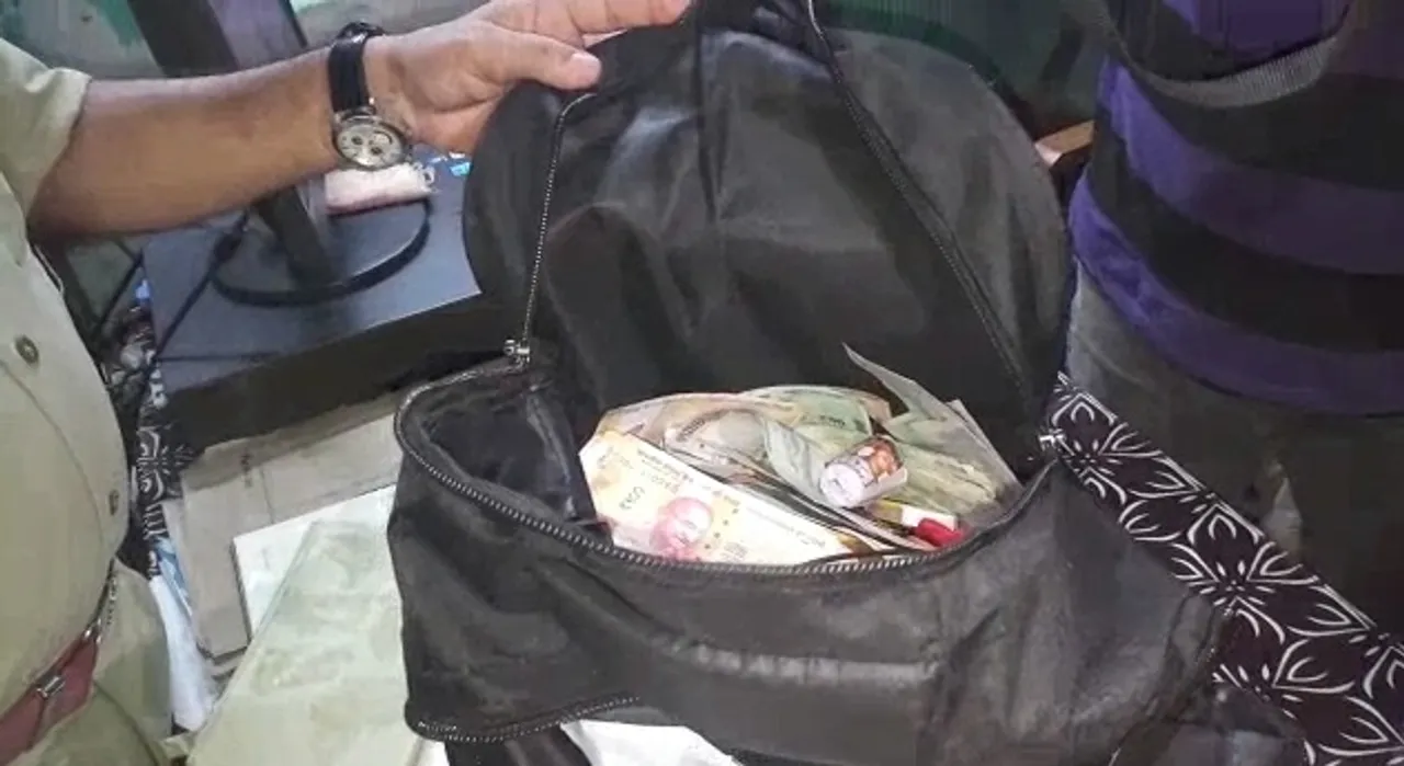  Odisha man attacks jawan in train; Rs 4.68 lakh fake notes seized from him