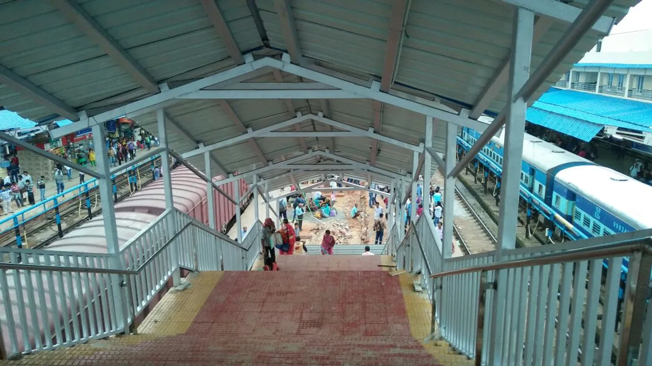  Odisha: Bhubaneswar rly station gets 3rd foot over bridge