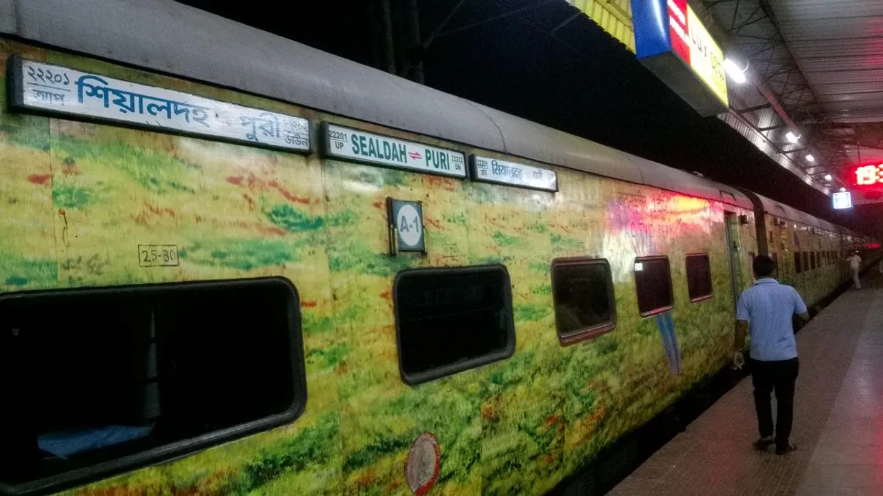  Odisha: 4 fall ill as 'undercooked' chicken served on Puri-Sealdah Duronto Express