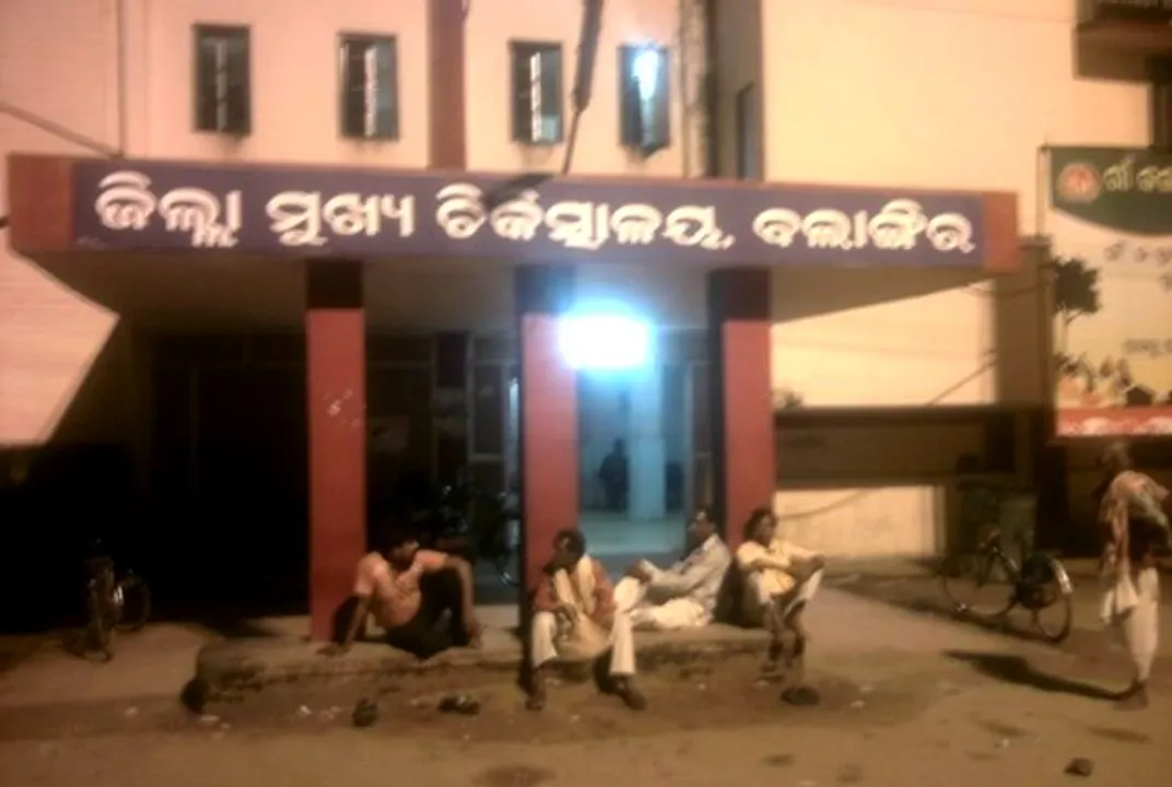  Odisha: HIV positive woman denied bed in hospital, delivers baby on verandah