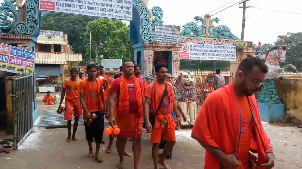  Bol Bam devotees throng Lord Shiva temples across Odisha