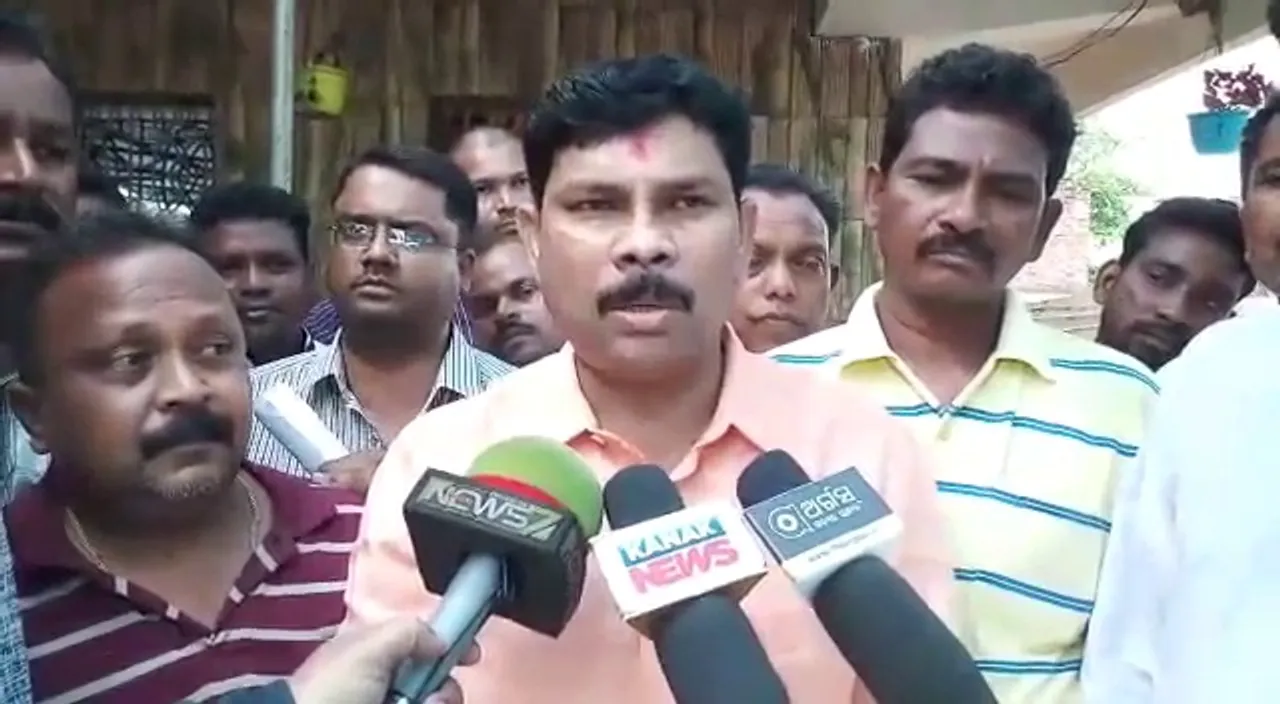  Odisha: Ex-MLA Dushmant Naik joins BJD  