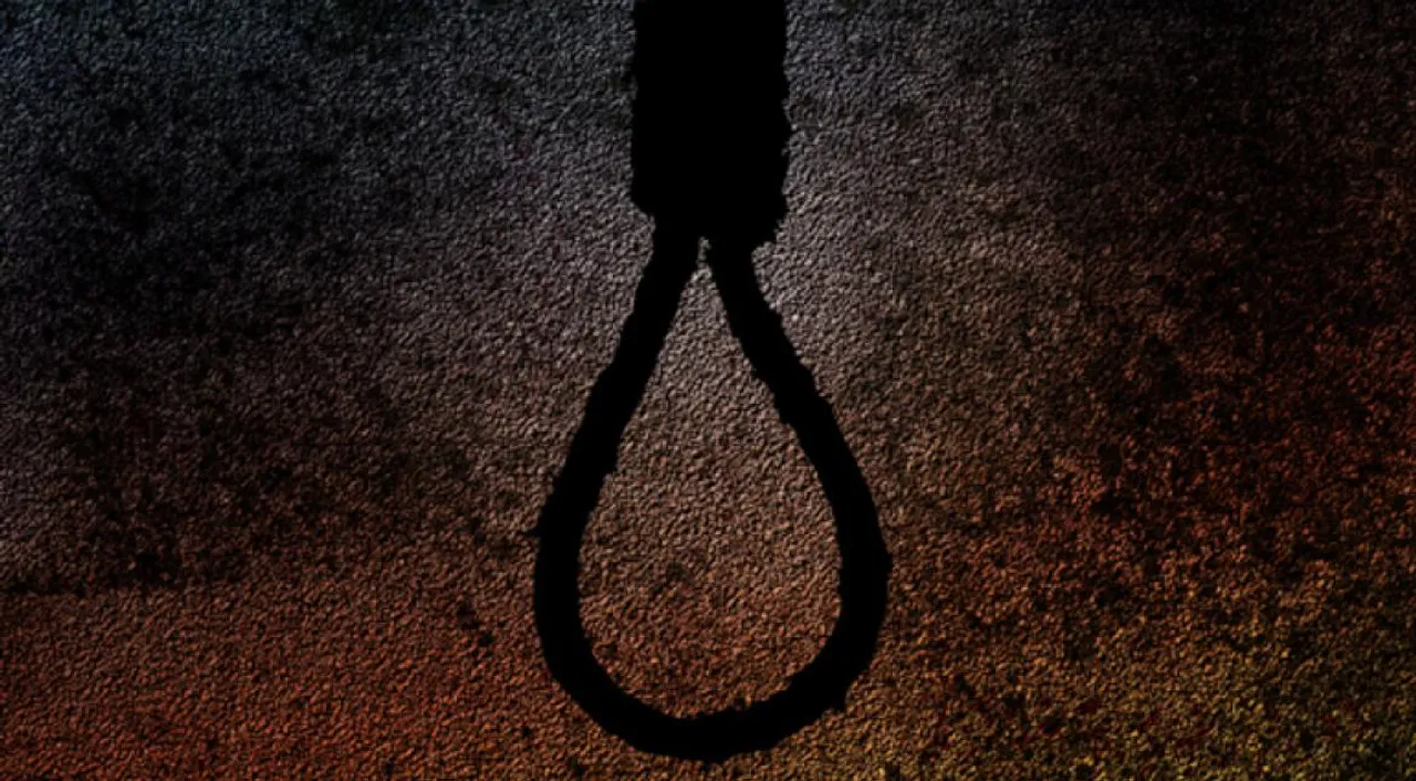  Woman hangs herself after killing three children