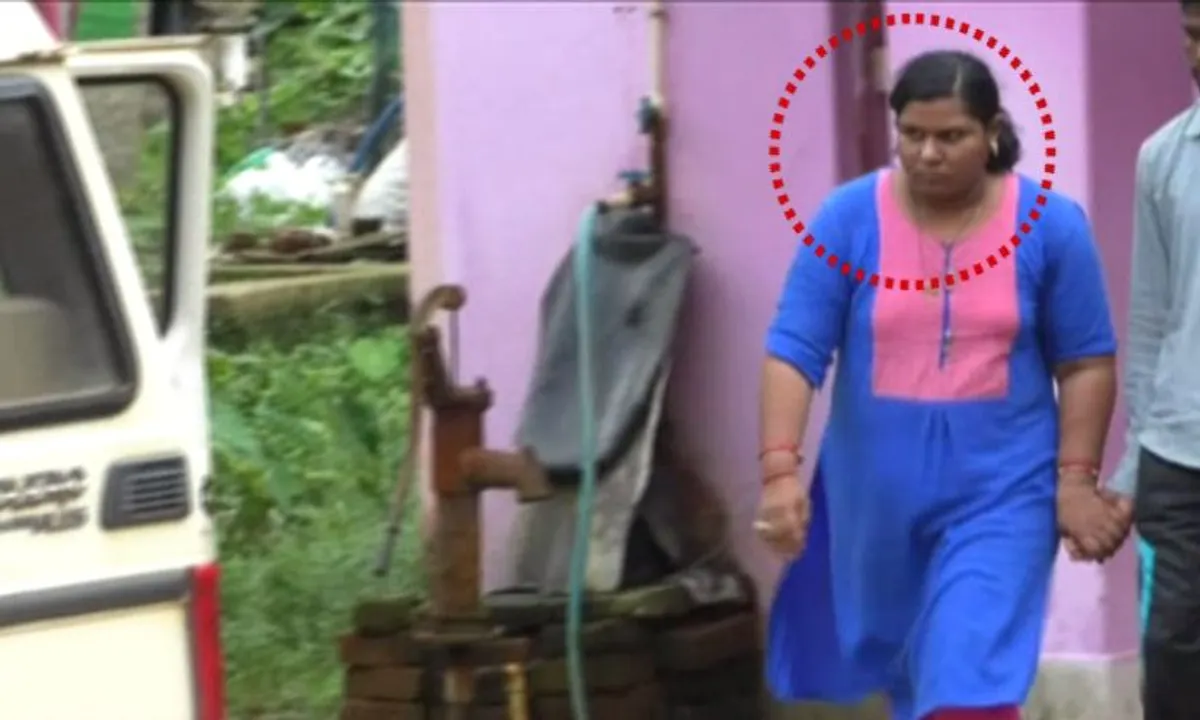  Woman, aide held for duping college students with fake job promises  