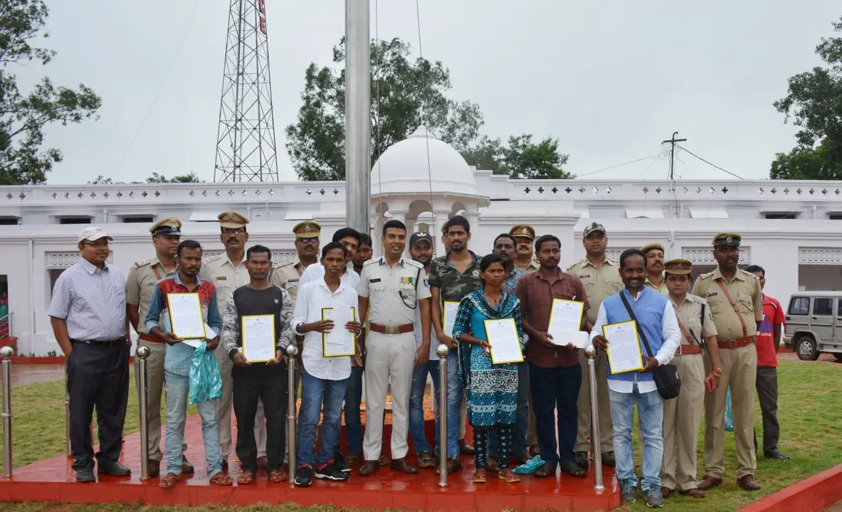  Odisha: Keonjhar police honours 11 ‘real heroes’ on I-Day