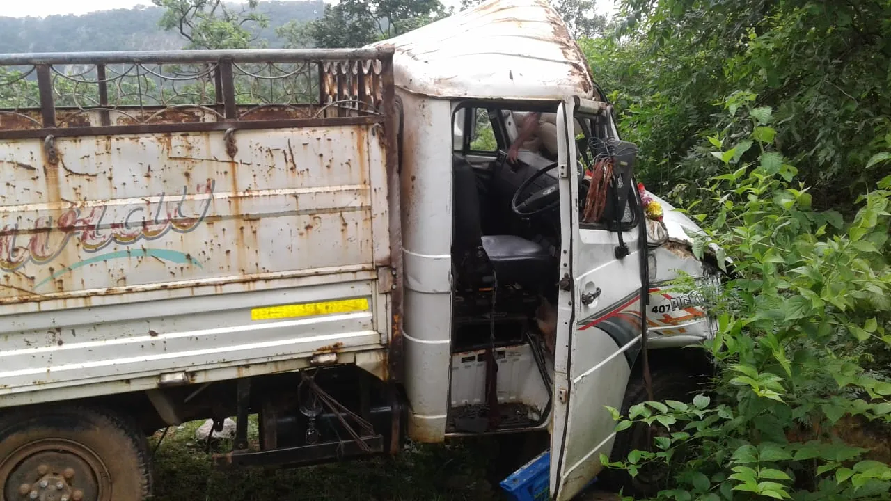  12 critical as mini truck skids off Gailo Ghat in Deogarh