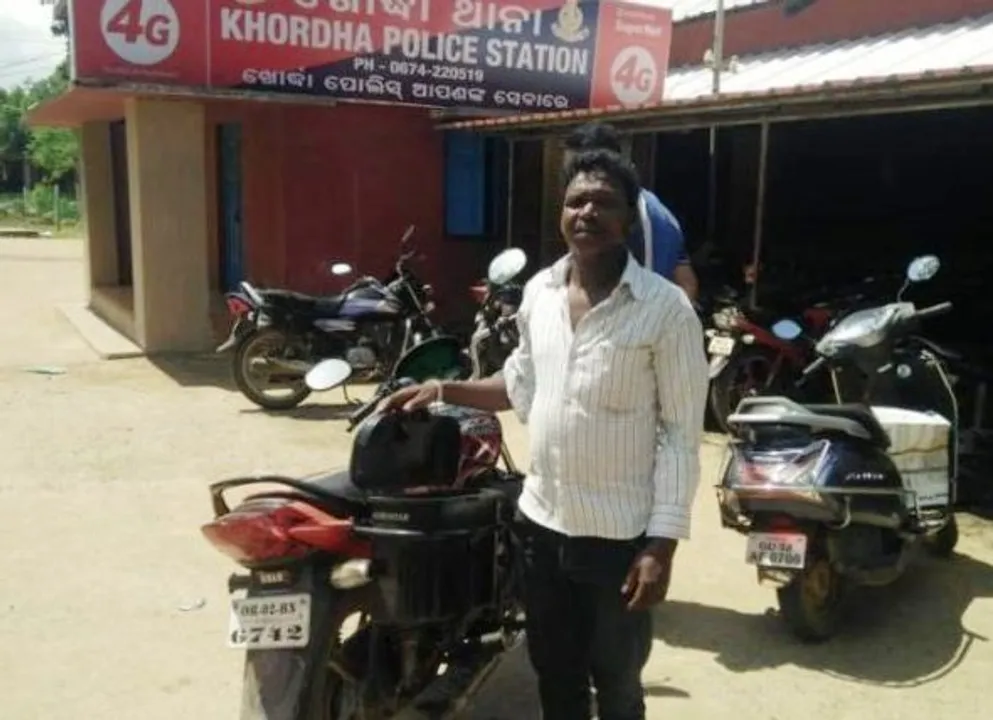  Bike-borne miscreants hit man, loot Rs 3.5 lakh in Khordha