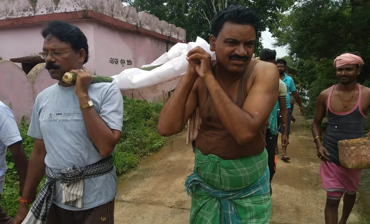  Watch Video: Odisha MLA shoulders body of elderly man