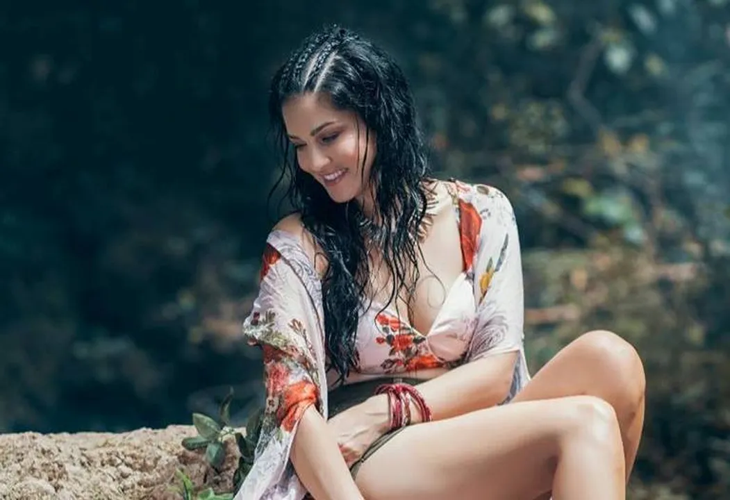  Sunny Leone completes shooting for Tamil movie 'Oh My Ghost'