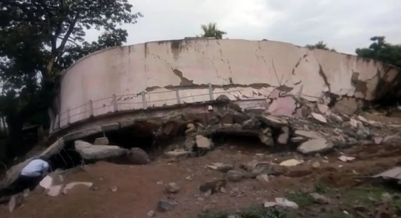  70-ft-high water tank collapses in Odisha's Rourkela