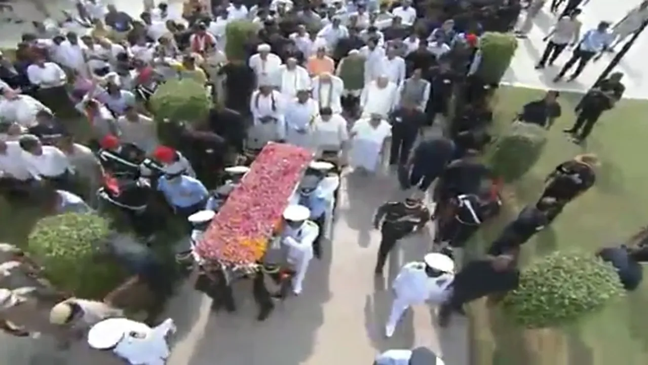  Nation bids tearful adieu to Bharat Ratna Atal Bihari Vajpayee