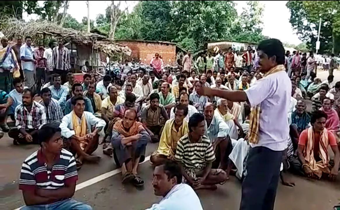  Distressed farmer dies in Bargarh; locals block road  