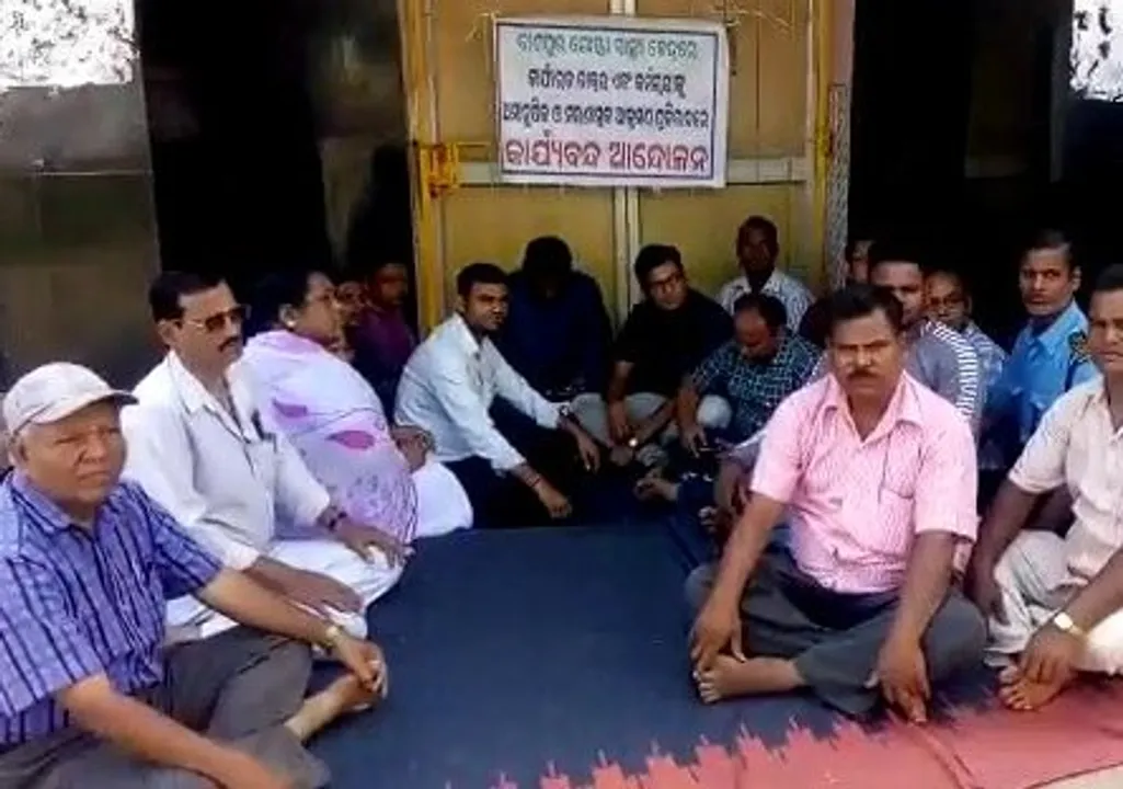  Services paralysed at Odisha hosp due to agitation by doctors