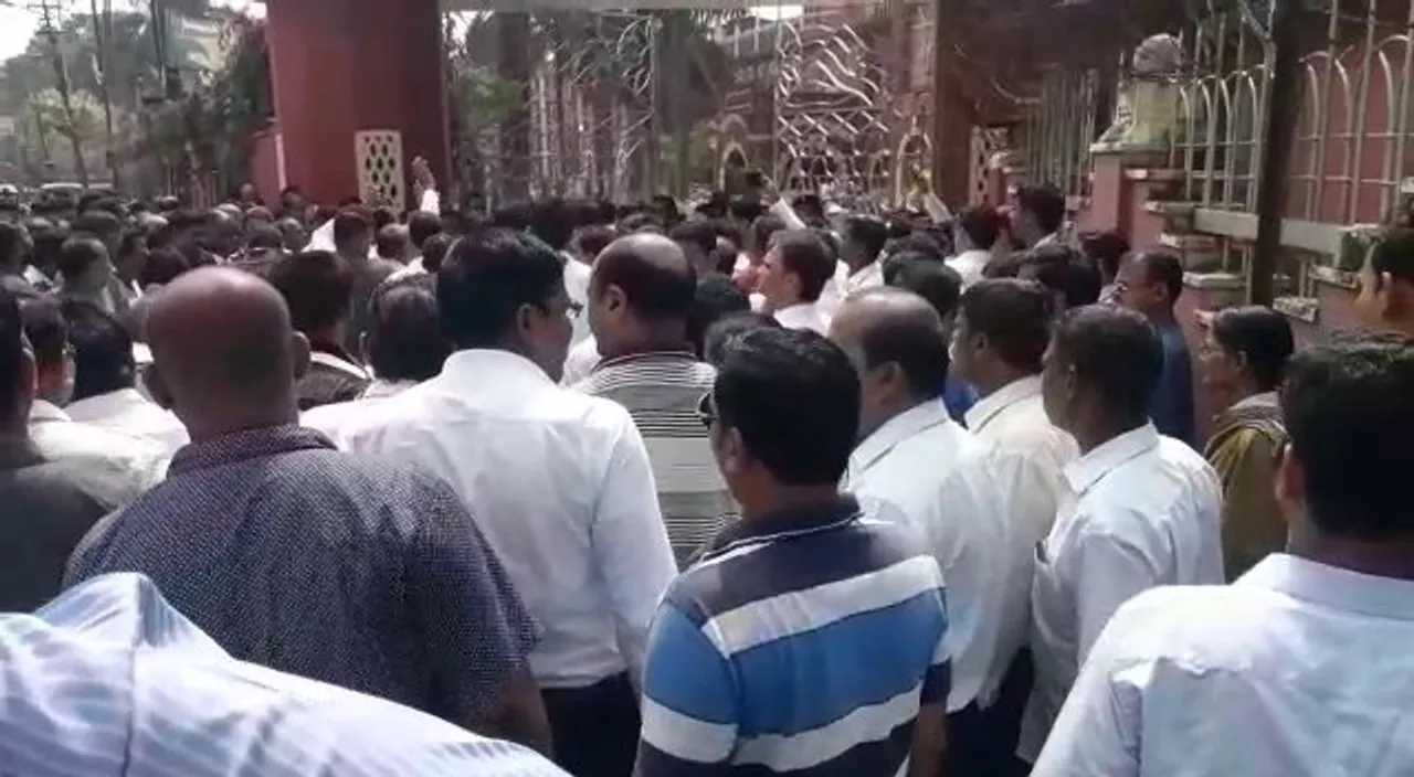  Odisha lawyers intensify strike, lock up High Court gate