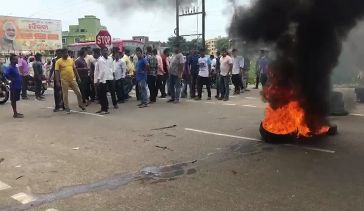  Blank firing during group clash in Odisha capital