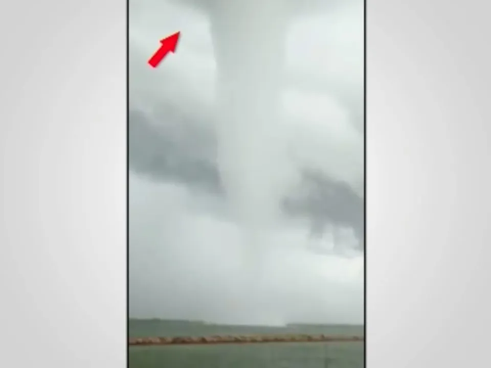  Watch: Sky-touching whirlwind over Chilika caught on camera